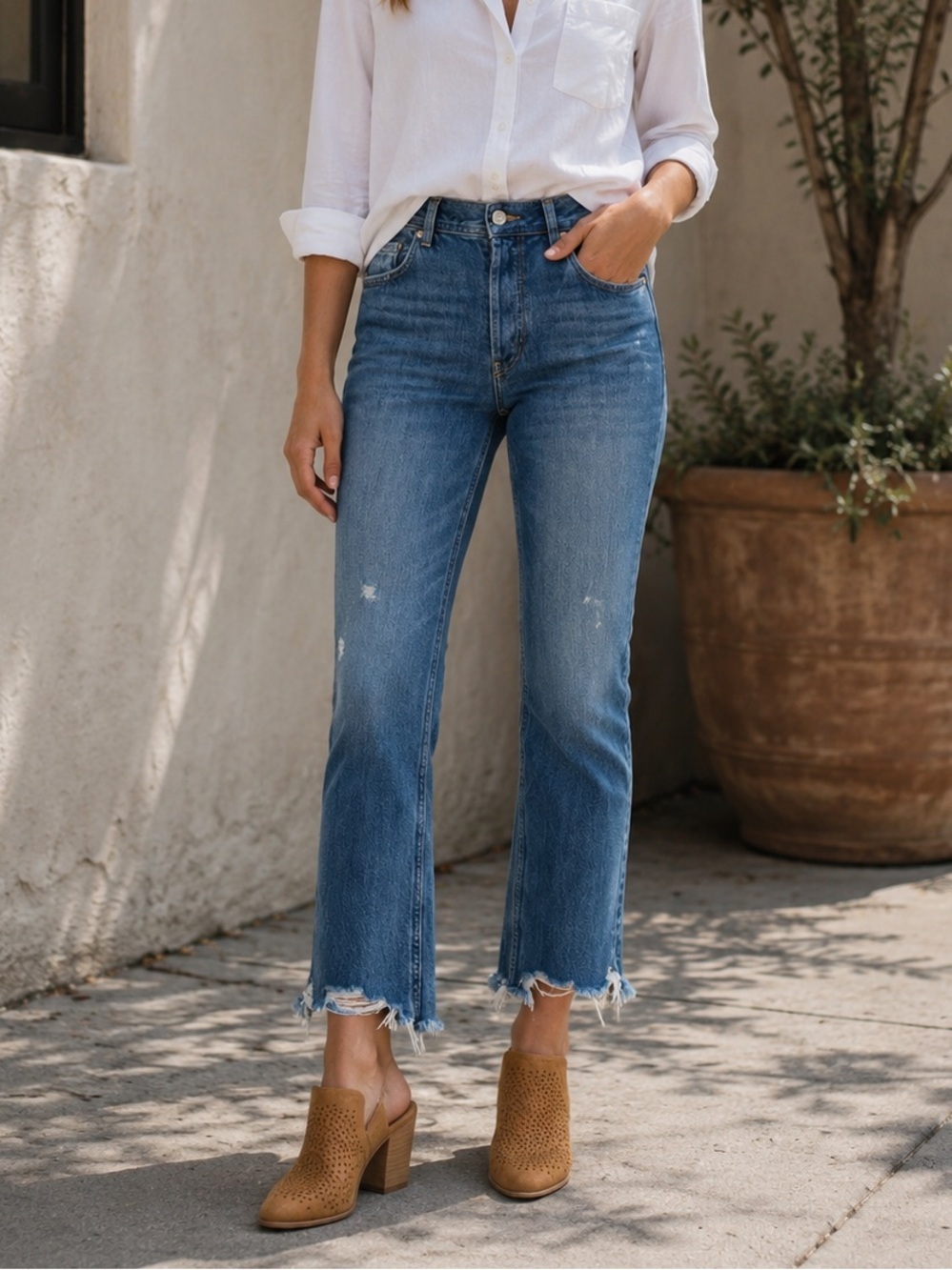 We The Free Distressed Crop Jeans Medium Wash Raw Hem High Rise Size 26